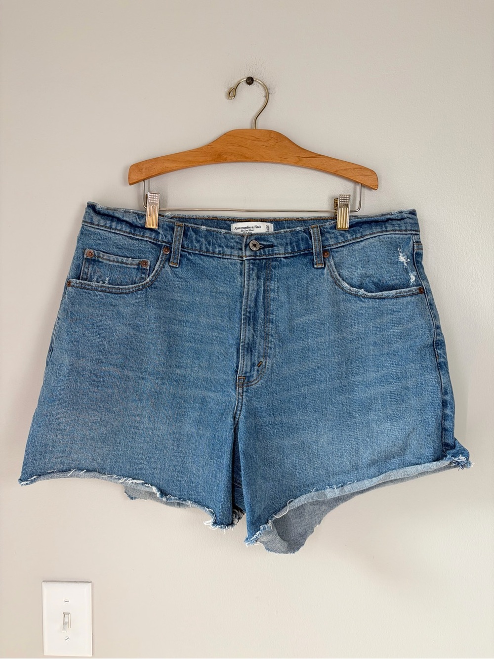 Abercrombie & Fitch Denim High Rise The Dad Short Jean Shorts Size 33/16